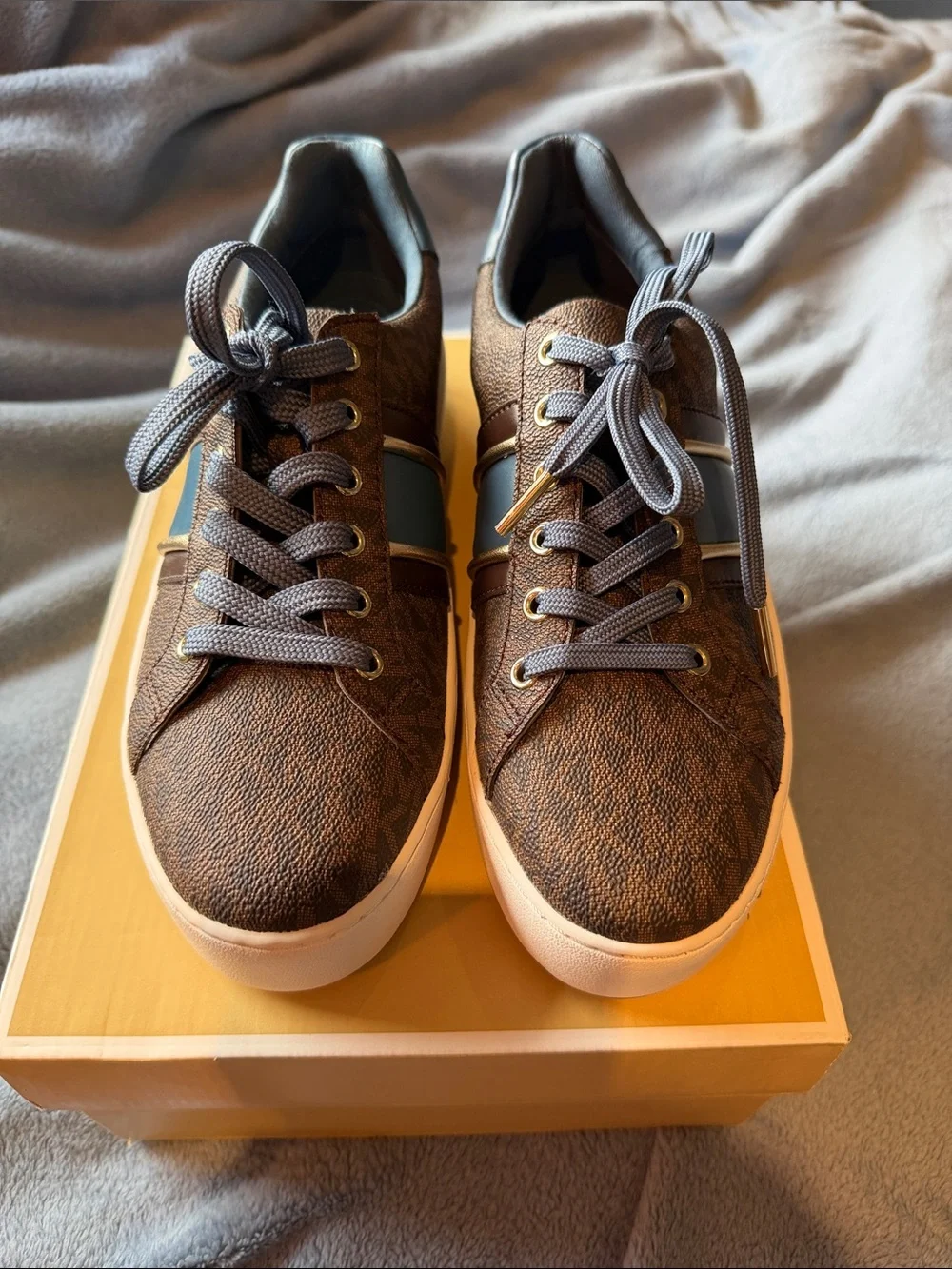 Women’s Brown Low-Top Casual Sneakers